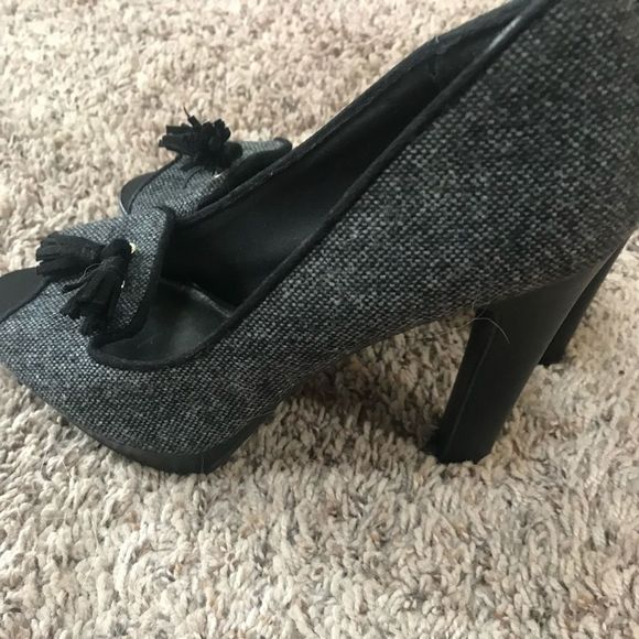 7.5 Christian Sirilano Black Tweed Heels 4” EUC - Picture 3 of 11